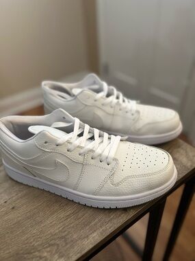 Nike Men's Low-Top Sneakers in White